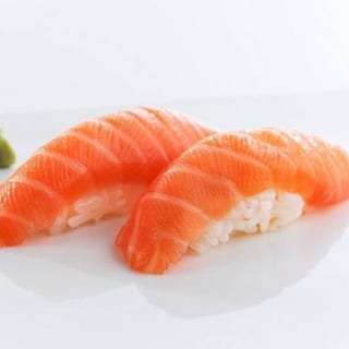 Salmon (Sake) (2 pcs)